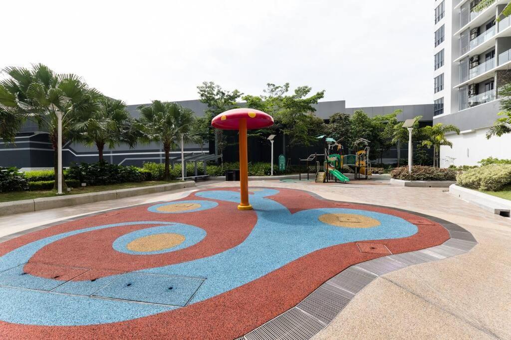 Family-friendly 3br Above Mall-poolgym Mitec Apartment *
