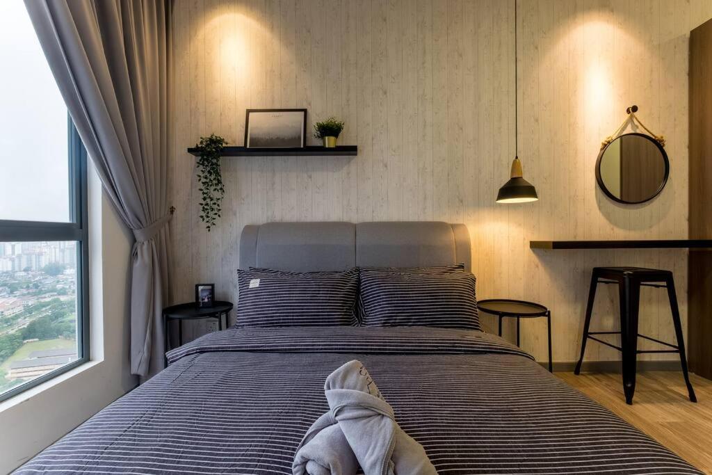 Family-friendly 3br Above Mall-poolgym Mitec Apartment