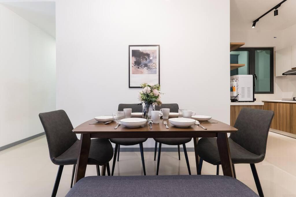 Family-friendly 3br Above Mall-poolgym Mitec Apartment *
