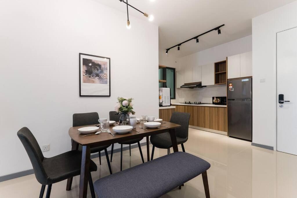 Apartment Family-friendly 3br Above Mall-poolgym Mitec *