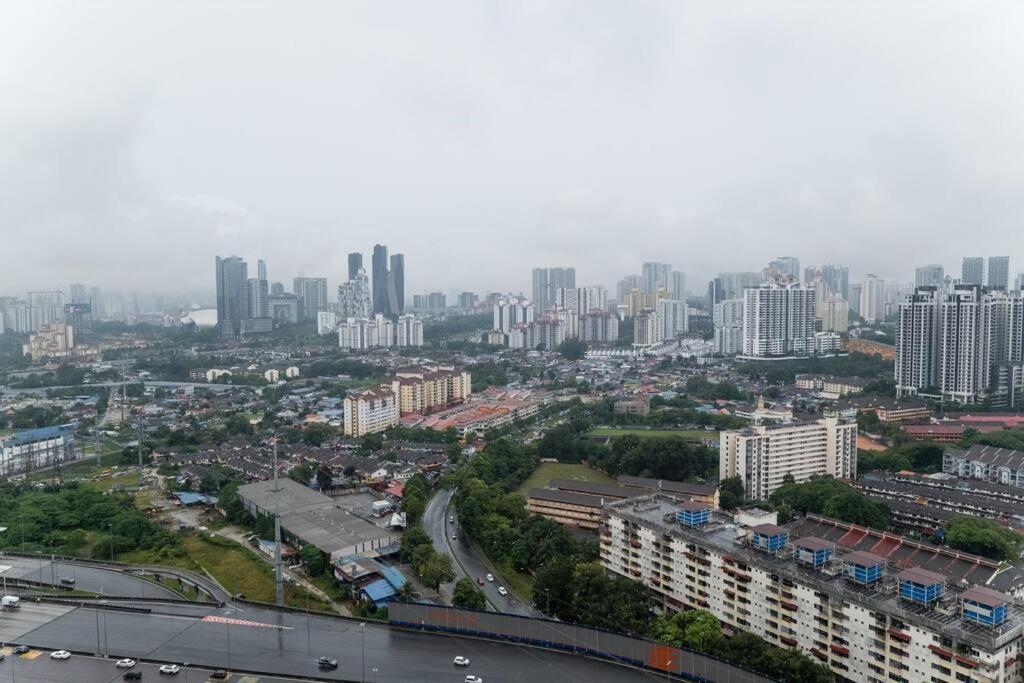Apartment Family-friendly 3br Above Mall-poolgym Mitec *