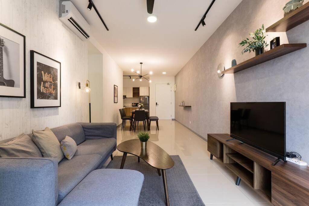 Family-friendly 3br Above Mall-poolgym Mitec Apartment