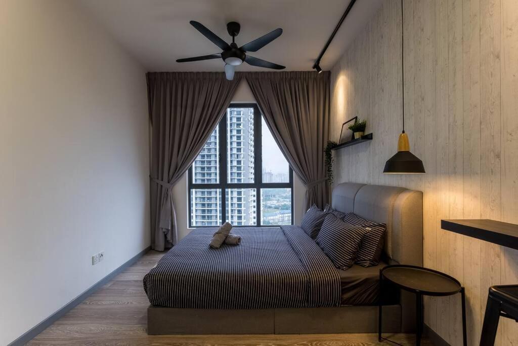 Family-friendly 3br Above Mall-poolgym Mitec * Kuala Lumpur