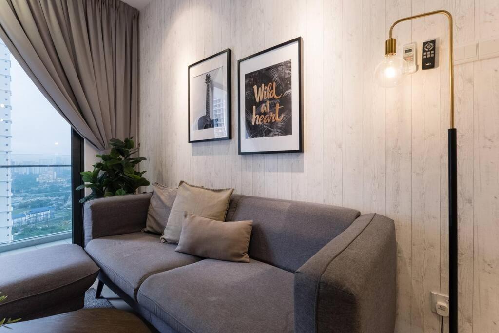 Family-friendly 3br Above Mall-poolgym Mitec * Kuala Lumpur