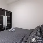 Family-Friendly Apt 3Br Above Mall-Poolgym Mitec