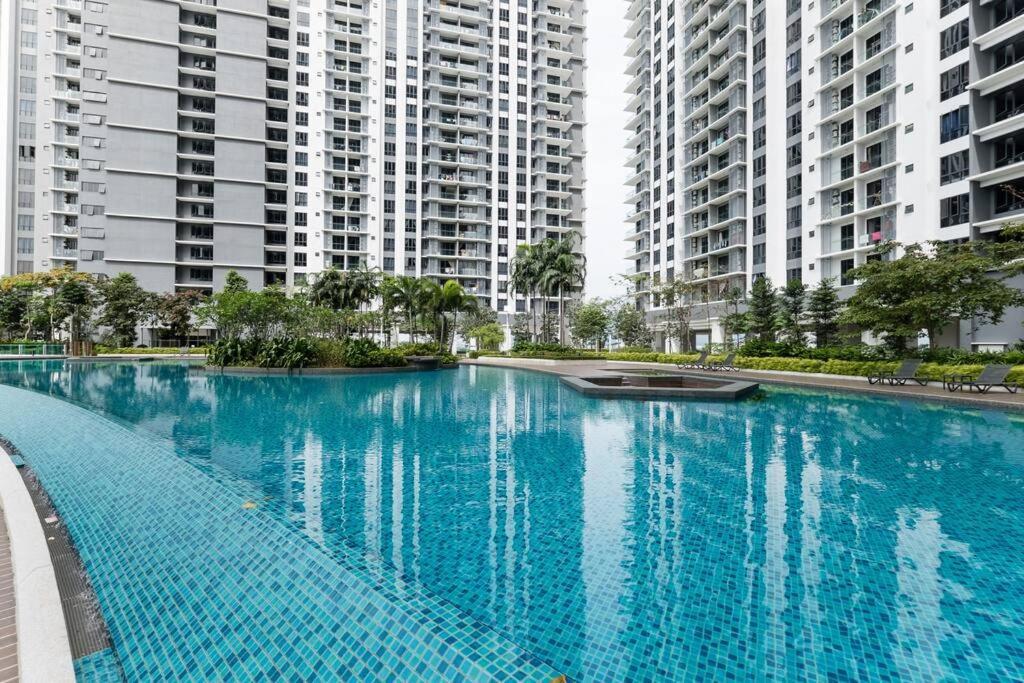Pangsapuri Family-friendly 3br Above Mall-poolgym Mitec Kuala Lumpur