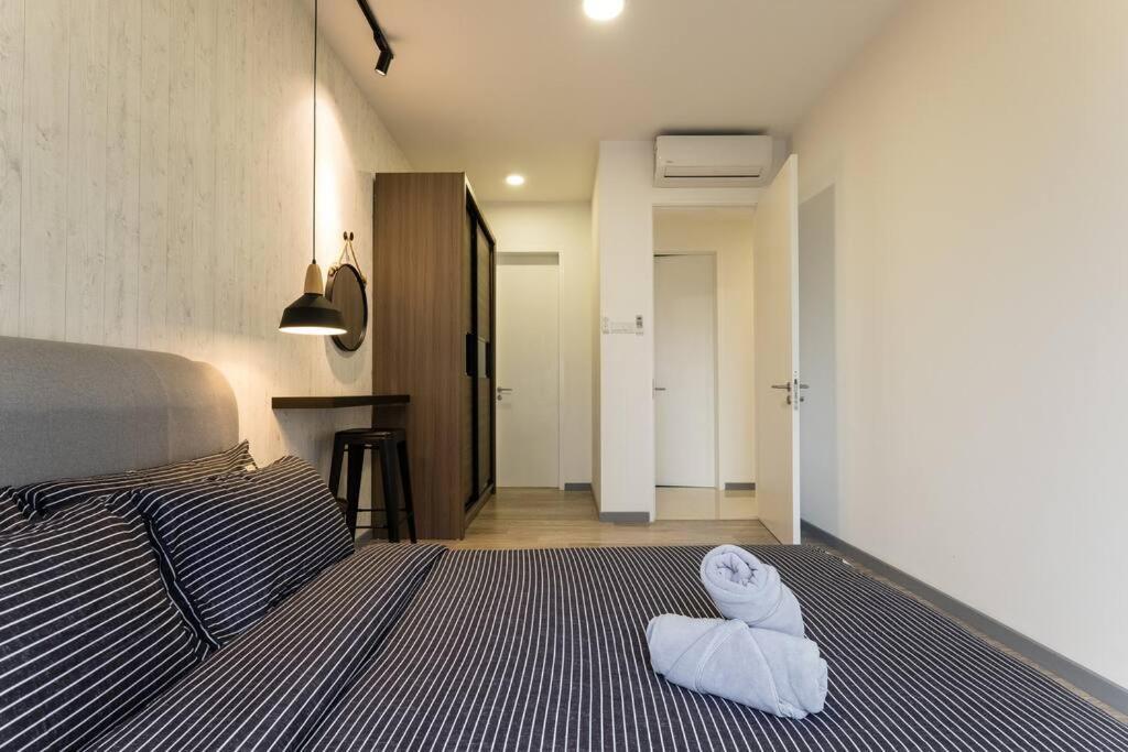 Family-friendly 3br Above Mall-poolgym Mitec Pangsapuri Kuala Lumpur