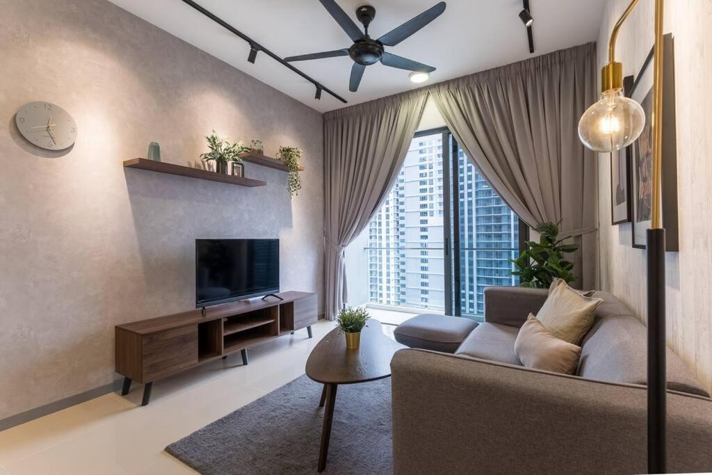 Family-friendly 3br Above Mall-poolgym Mitec *