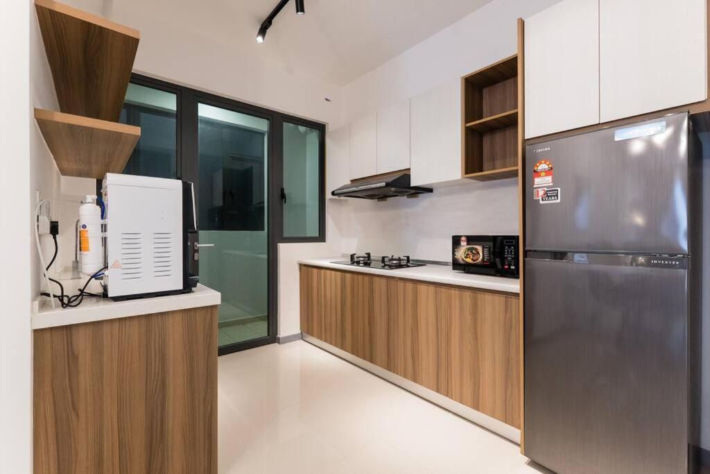 Pangsapuri Family-friendly 3br Above Mall-poolgym Mitec