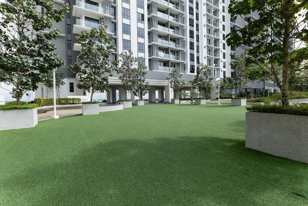 Family-friendly 3br Above Mall-poolgym Mitec * Kuala Lumpur