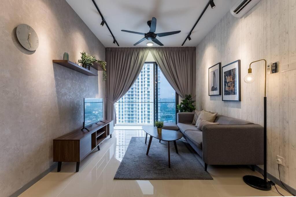 Pangsapuri Family-friendly 3br Above Mall-poolgym Mitec