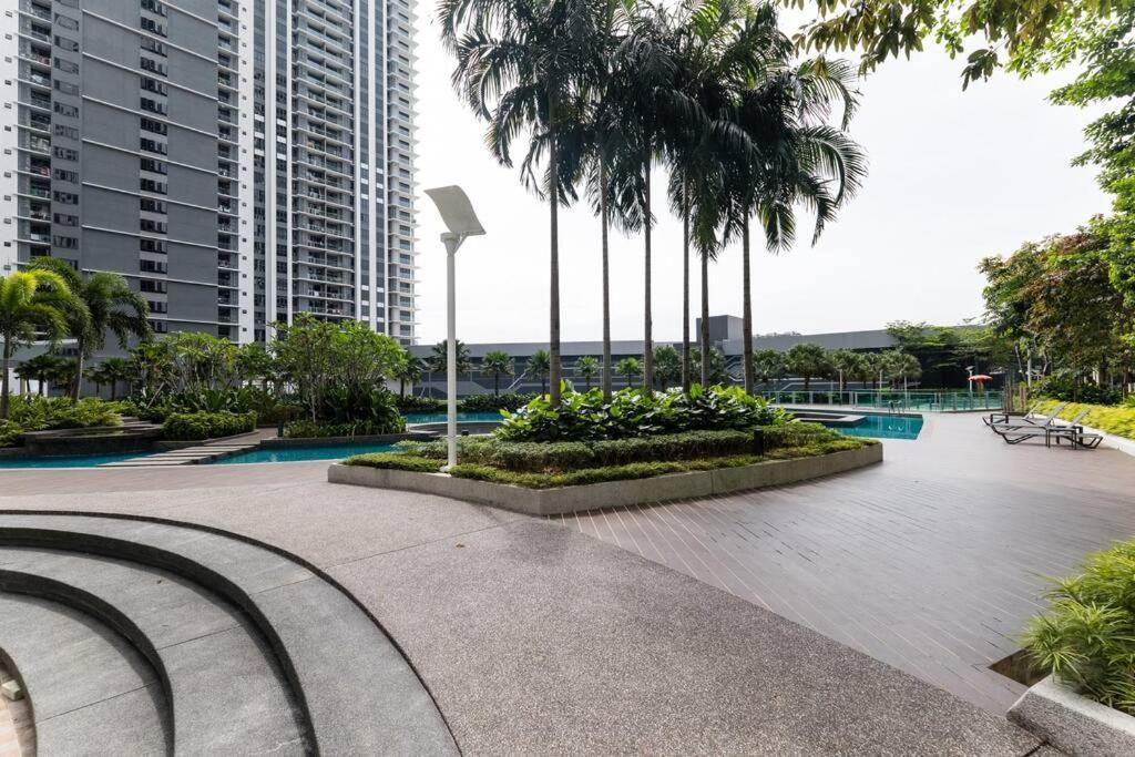 Pangsapuri Family-friendly 3br Above Mall-poolgym Mitec *